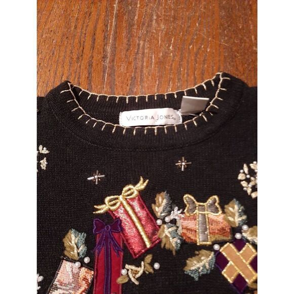 Small Victoria Jones Christmas Holiday Embellish Wreath Knit Sweater Long Sleeve - Picture 7 of 10